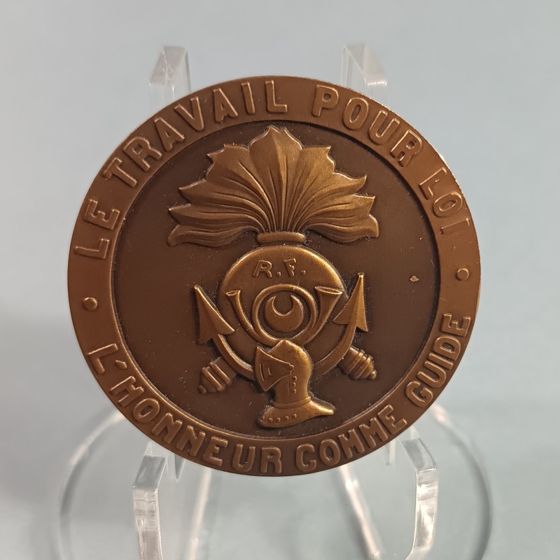 MEDAILLE EN BRONZE DE L'ECOLE MILITAIRE DE L'INFANTERIE ET DES CHARS DE COMBATS DE SAINT MAIXENT